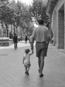 368254_family_stroll